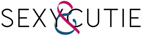 Logo officiel Sexy &amp; Cutie - marque de mode sexy et inclusive, slogan "Cutie by day… Sexy by night!"