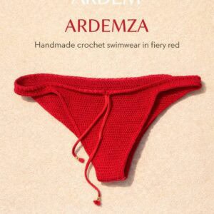 Bikini de crochet hecho a mano en rojo fuego, estilo exclusivo y seductor.