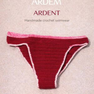 Bikini de crochet artesanal en rojo y rosa para mujer.