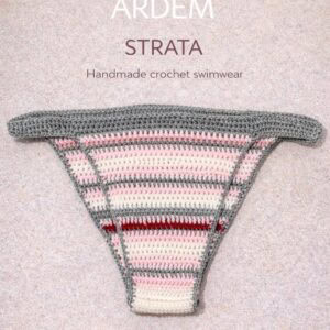 Bikini de crochet hecho a mano en gris, rosa y rojo, estilo Strata de ARDEM.