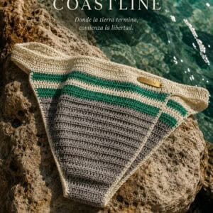 Bikini de crochet en tonos grises y verdes en roca junto al mar.
