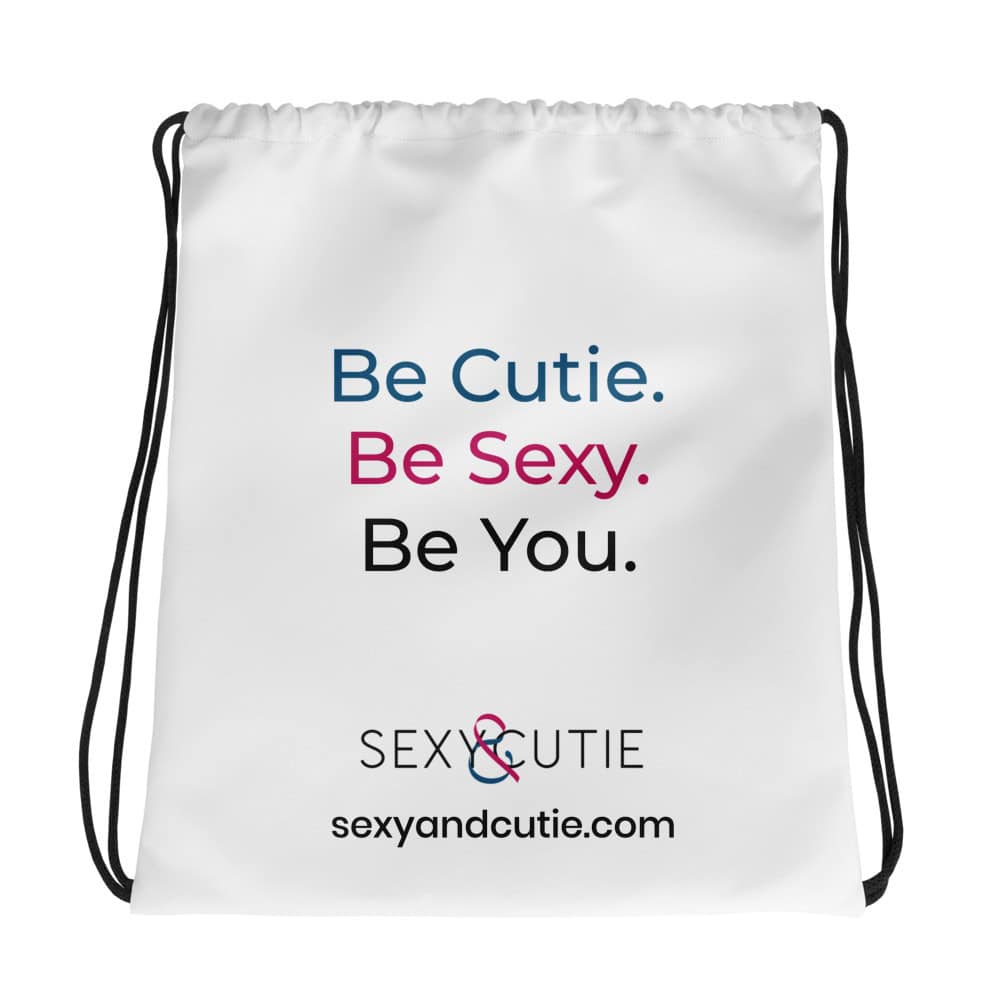 Motxilla blanca amb missatge "Be Cutie. Be Sexy. Be You." per a dones confiades i segures.